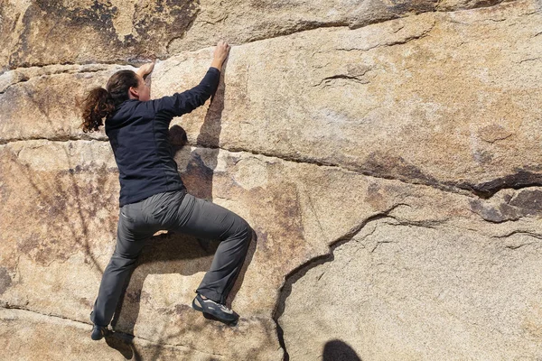 Caucasian Woman Curly Hair Rock Climbs Desert — Stock Photo, Image