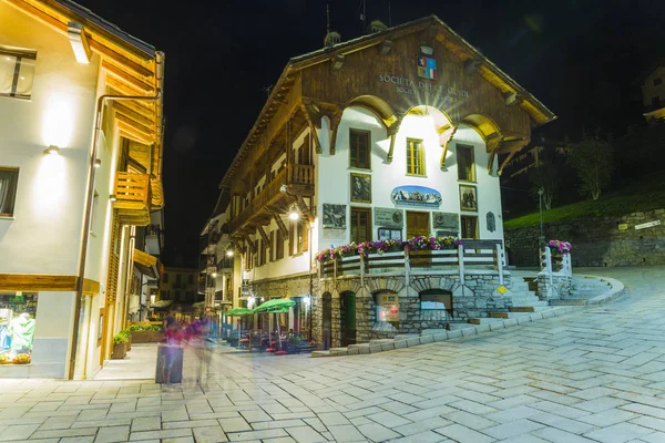 Città Italiana Courmayeur Notte — Foto Stock