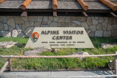 Alp ziyaretçi merkezi Rocky Dağları'nda imzalanacak hoş geldiniz