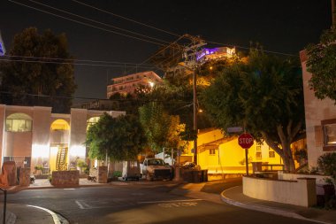 Aralık ayında gece Avalon, Catalina Adası Sokakları