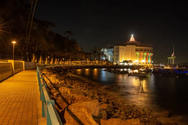 Aralık ayında gece Avalon, Catalina Adası Sokakları