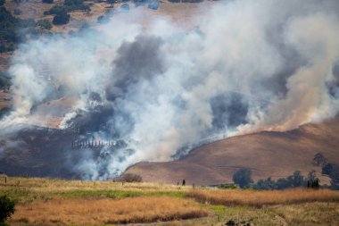San Jose, CA-Temmuz 15 2019: San Jose tepelerde yaz yangın Cumhurbaşkanı
