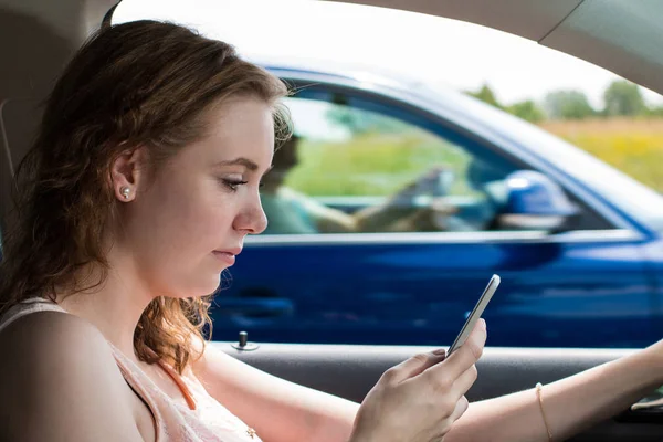 Young Woman Drives Car Writes Sms Message — Stock Photo, Image