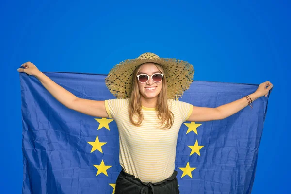 Egy európai zászló díjas fiatal nő, aki együtt szimbolizálta — Stock Fotó