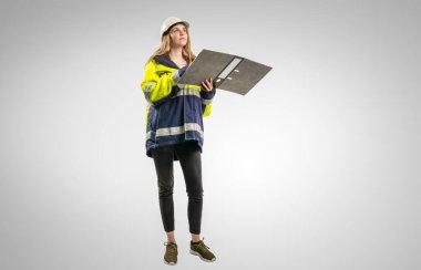 Beyaz arkaplana karşı dosya dizini olan güvenlik ekipmanı mühendisi