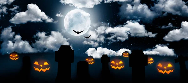 Montón Calabazas Halloween Miedo Sonriendo Cementerio Por Noche — Foto de Stock