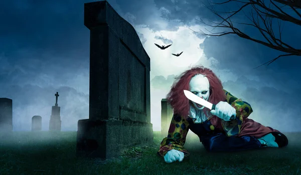 Payaso Malvado Acecha Con Cuchillo Cementerio — Foto de Stock