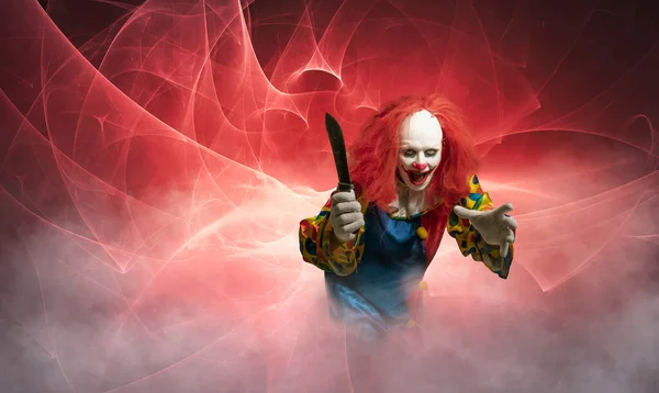 Ein Böser Clown Mit Messer Vor Abstraktem Hintergrund — Stockfoto