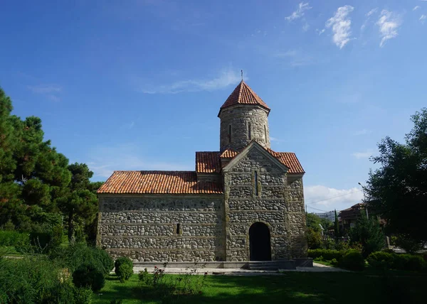 Gori Pequena Igreja Ortodoxa Parque Com Vista Azul Céu — Fotografia de Stock