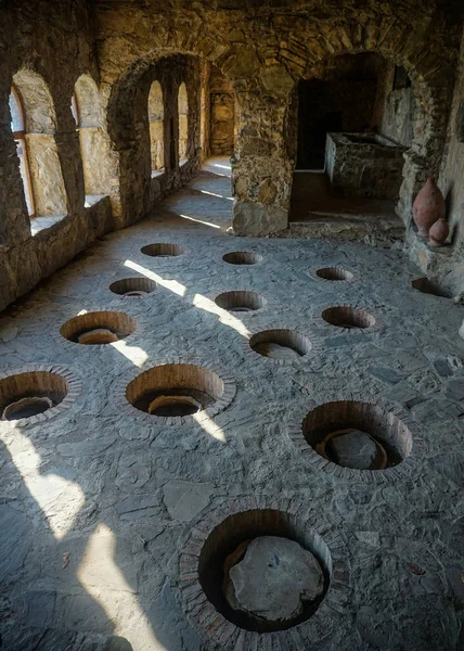 Nekresi Μονή Αρχαίο Οινοποιείο Προβολή Άδειο Βάζα Στο Έδαφος — Φωτογραφία Αρχείου