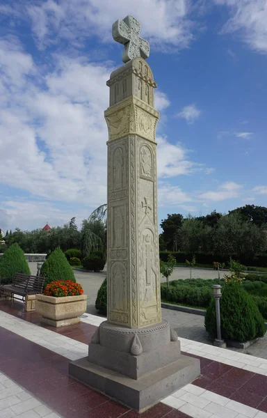 Tiflis Sameba Kathedrale Kreuz Säule Mit Schnitzereien Blauer Himmel Und — Stockfoto