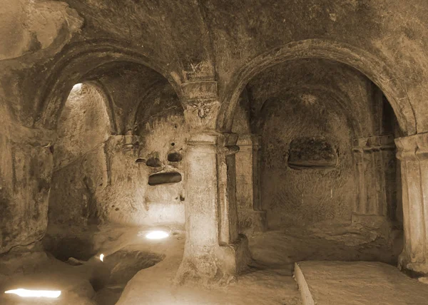 Vista Cámara Cueva Uplistsikhe Con Rayos Sol Efecto Tono Sepia — Foto de Stock