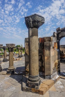 Zvartnots Katedrali ısmarlayarak sütun ve kemerler Harabeleri