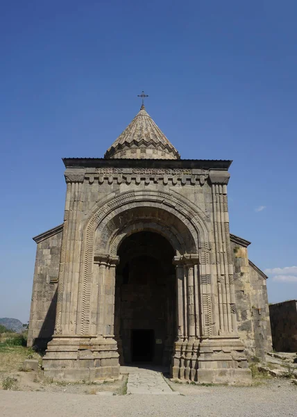 Igreja Mosteiro Tatev Vista Frontal Com Cúpula Transversal Visível Céu — Fotografia de Stock