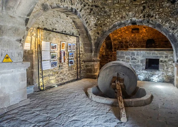 Molino Aceite Del Monasterio Tatev Dentro Del Edificio Con Arcos — Foto de Stock