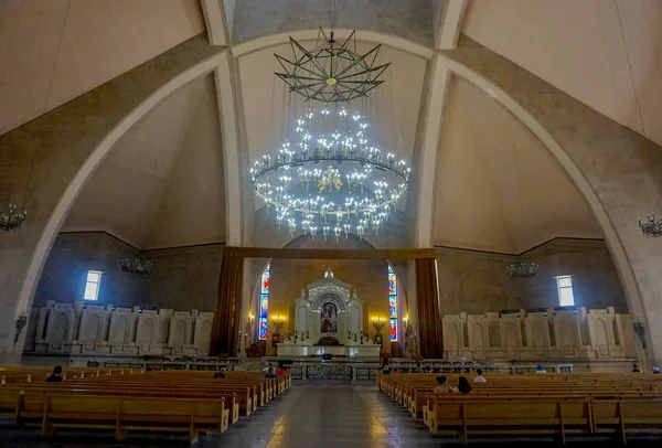 Yerevan Saint Gregory Katedral Illuminator Dalam Dengan Chandelier Dan Altar — Stok Foto