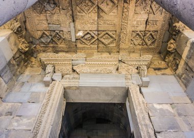 Antik Garni tapınak ana kapısı girişi görünümü
