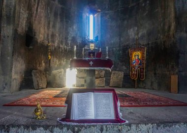 Mount alagöz Vahramashen kilise dua kitabı buhur sunağı ile