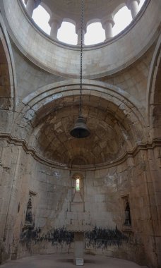 Noravank Manastırı çan kulesi iç kemerli pencereler ve sunak ile