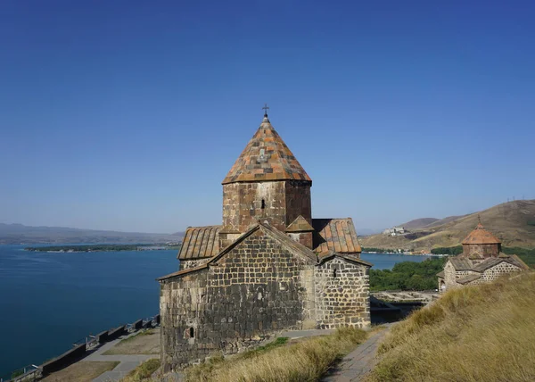 Göl Sevan Sevanavank manastır kiliseler nefes kesen peyzaj manzaralı