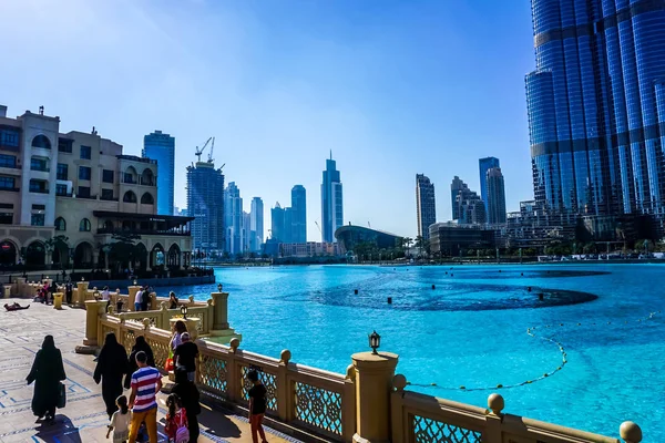 People Walking Souk Bahar Bridge View Dubai Fountain Daylight — Stock Photo, Image