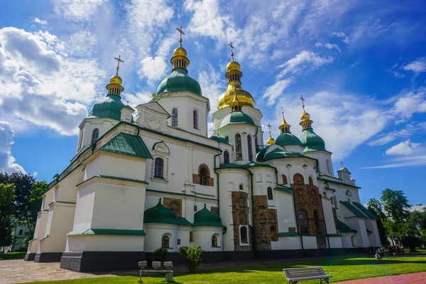 Kiev Saint Sophia Kathedraal Pittoreske Achteraanzicht Met Blauwe Hemelachtergrond — Stockfoto