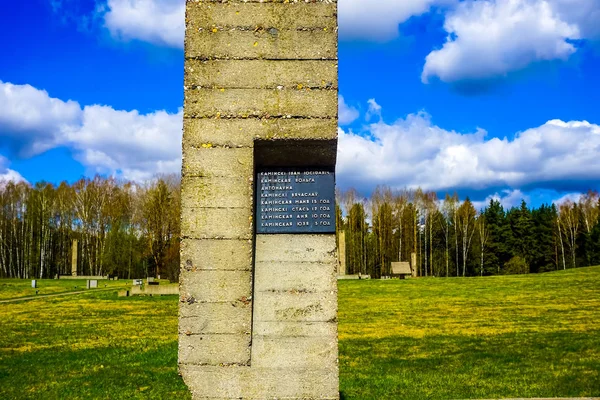 Khatyn Memorial Complex Pillar Inscription Familie Der Blevet Myrdet Tyske - Stock-foto