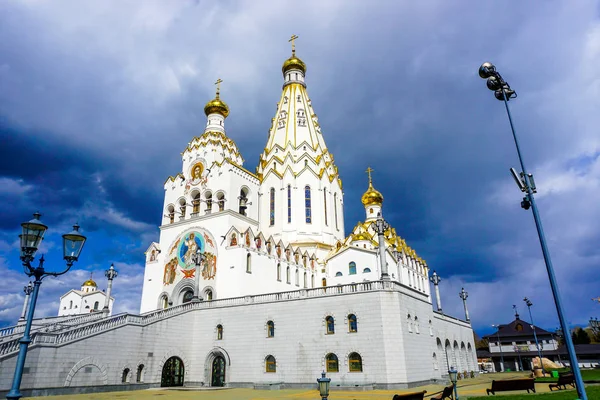 Iglesia Todos Los Santos Minsk Con Fondo Nublado Lluvioso — Foto de Stock