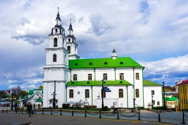 Minsk Heilige Geest Kathedraal Zijaanzicht Met Bewolkte Achtergrond — Stockfoto