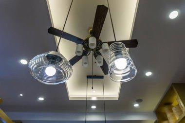 Açık avize asılı ile pitoresk iç tavan fanı