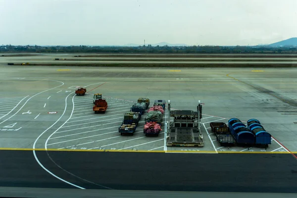 Airport Baggage Carts Parked Luggage Airstrip Containers — Stock Photo, Image