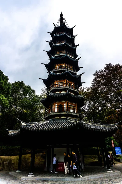 Шанхайская Гора Шешань Xiudaozhe Гута Пагода Площади Народом — стоковое фото