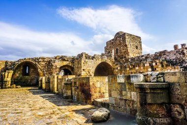 Pitoresk duvarlar manzaralı Sidon Haçlılar deniz kale Harabeleri