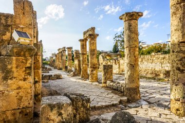 Lastik Hipodrom harabeleri ve nekropol ile pitoresk sütunlar satır önde gelen