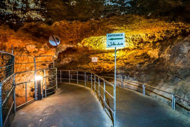 Jeita Grotto kireçtaşı mağara işareti çukura giriş.