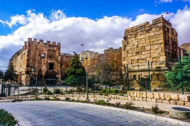 Baalbek tarihi dönüm noktası Bacchus Tapınağı Roma Tanrı'nın şarap saat kuleleri