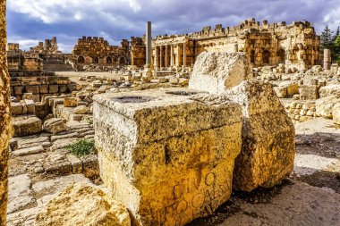 Baalbek tarihi dönüm noktası Bacchus Tapınağı Roma yakın kadar taş oyma şarap tanrısı