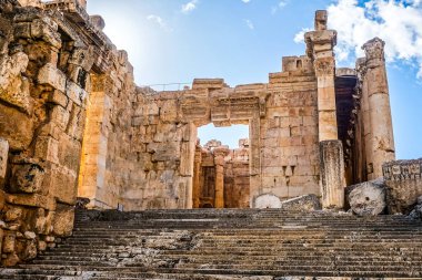 Baalbek tarihi dönüm noktası Bacchus Tapınağı Roma tanrısı şarap üst kat