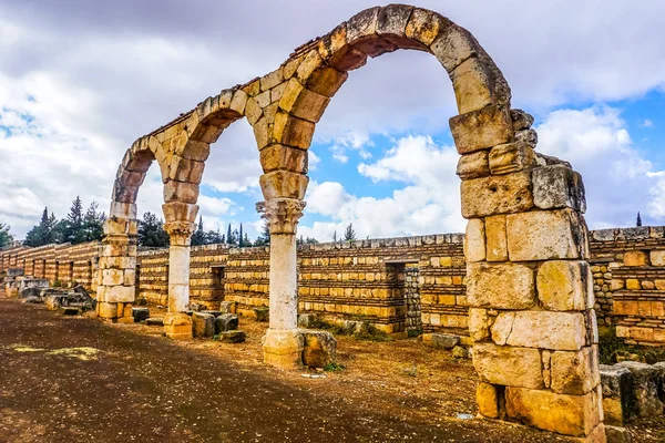 Anjar Kalesi Tarihi Simgesel Yapı Sütunlar Üzerinde Yay Kemerli — Stok fotoğraf