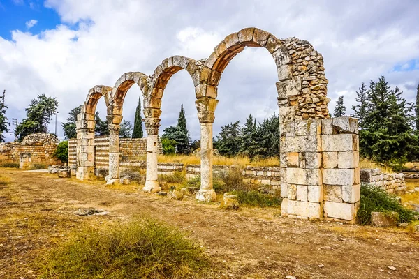 Anjar Kalesi Tarihi Dönüm Noktası Ana Geçiş Ile Sütunlar Üzerinde — Stok fotoğraf