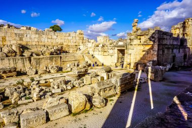Baalbek tarihi dönüm noktası Tapınağı Bacchus Roma tanrısı şarap Meydanı'nın kalıntıları