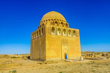 Mary Türkmenistan Sultan Sanjar Türbesi, gün batımı yan görünüm