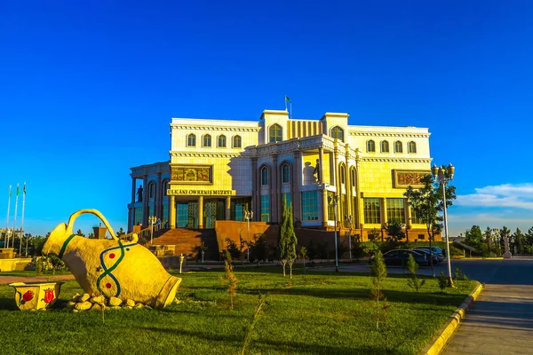 Mary Türkmenistan Bölgesel Tarih Devlet Müzesi Gün Batımında — Stok fotoğraf