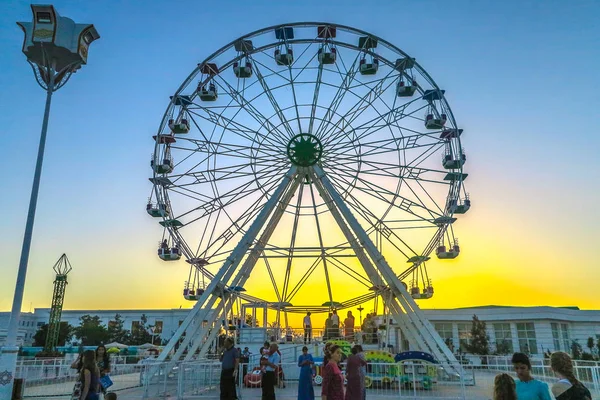 Parc Attractions Mary Turkmenistan Avec Grande Roue Coucher Soleil — Photo