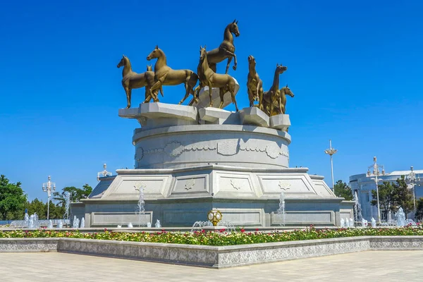 Ashgabat Turkmenistan Berühmtes Akhal Teke Horses Monument — Stockfoto