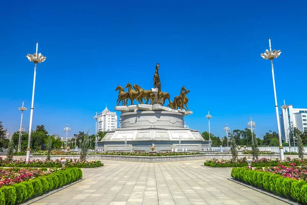 Ašchabad Turkmenistán Slavný Achal Teke Koně Monument — Stock fotografie