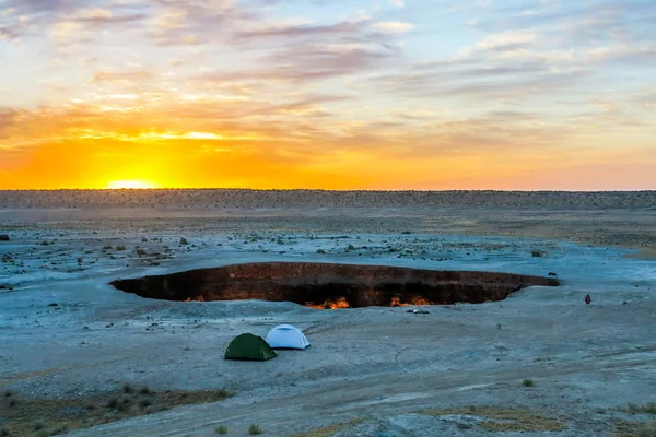 Darvaza Gas Crater Pit Due Tende Mozzafiato All Alba — Foto Stock