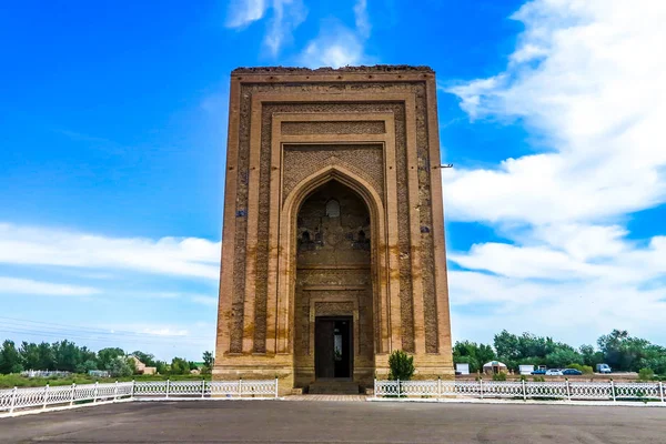 Konye Urgench Turabek Khanum Mausoleo Vista Frontale Con Sfondo Blue — Foto Stock