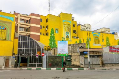 Tehran Mellat Metro İstasyonu açık sokak girişi