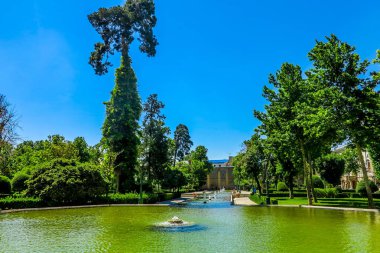 Tahran Gülistan Sarayı Bahçe gölet Çeşme gün ışığı alan